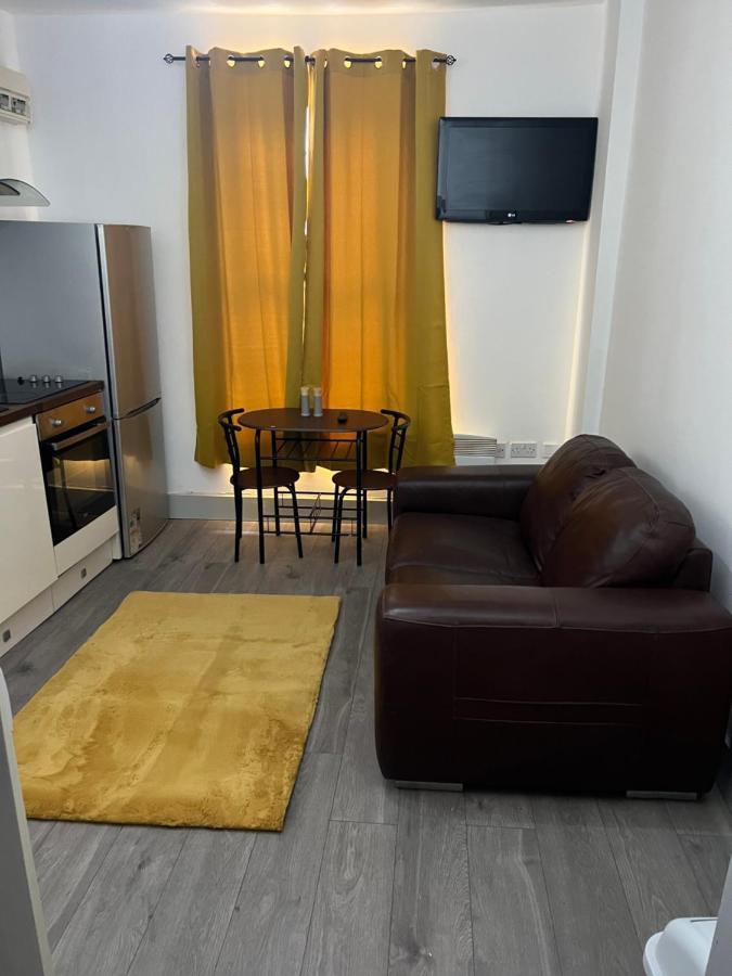 Ground Floor Two Bed Cairo Street Apartman Warrington Kültér fotó